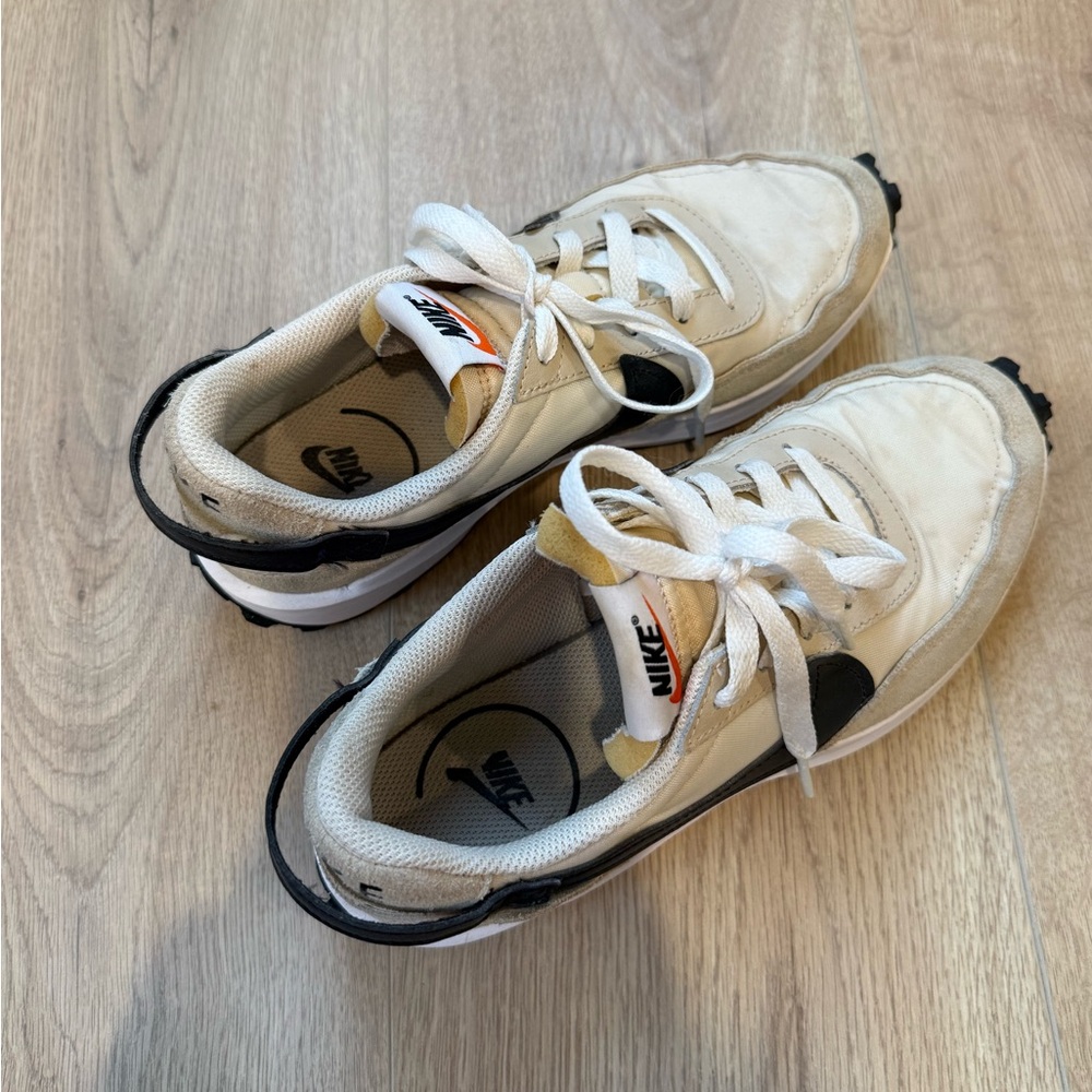 Nike Waffle Debut Women’s Sneakers - Picture 5 of 5